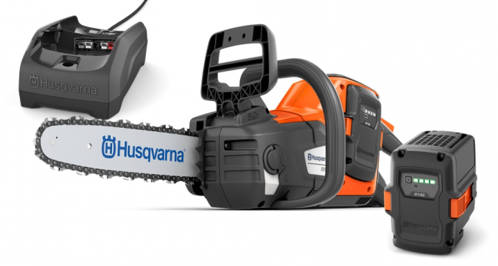 Husqvarna 225i med batteri og oplader i gruppen Husqvarna Skov og have produkter / Husqvarna Motorsave / Batteri motorsav hos GPLSHOP (9705475-06)