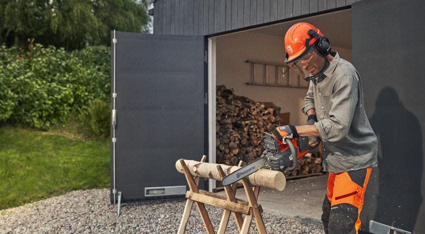 Husqvarna 225i med batteri og oplader