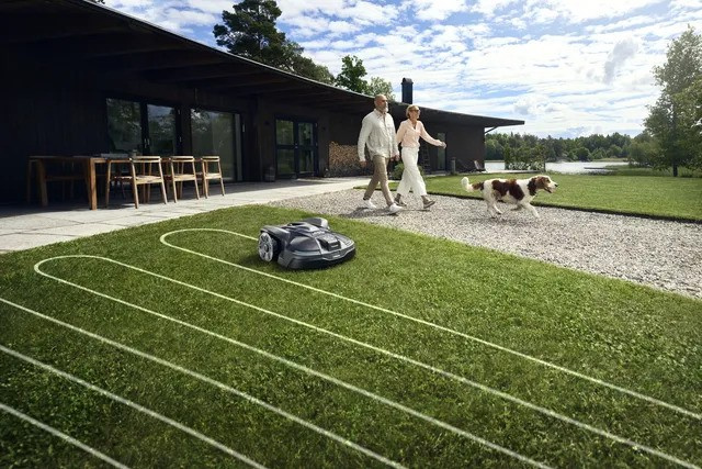 Husqvarna Automower® 310E Nera med kabelfri teknologi