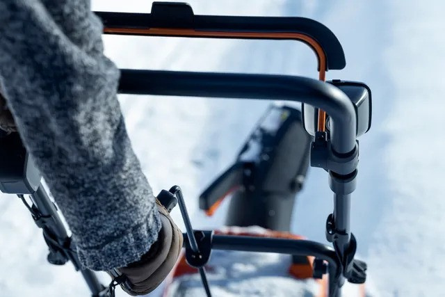 Husqvarna ST 143i Snerydder