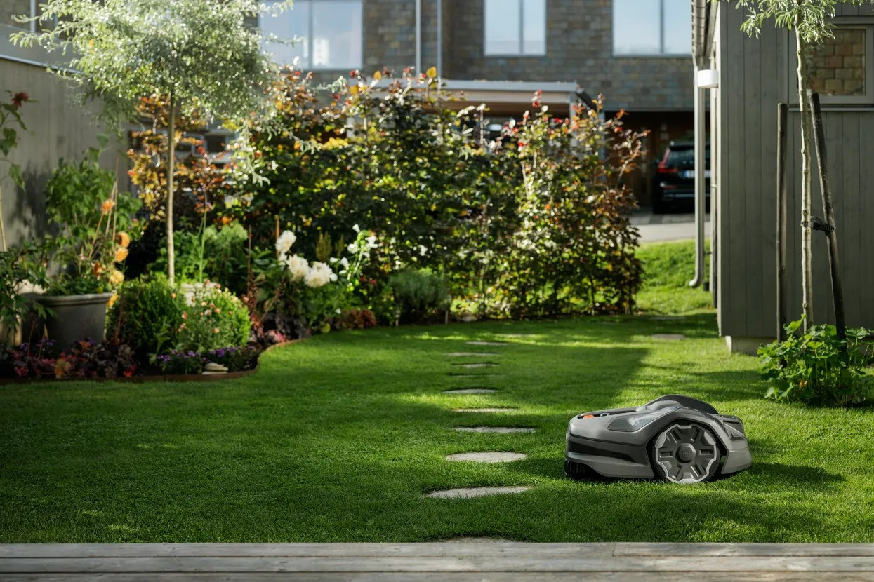 Husqvarna Automower® 305E Nera Robotplæneklipper