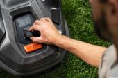 Husqvarna Automower® 320 Nera Robotplæneklipper Husqvarna Automower® 320 Nera Robotplæneklipper