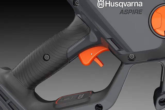Husqvarna Aspire™ P8X-P4A med batteri og oplader