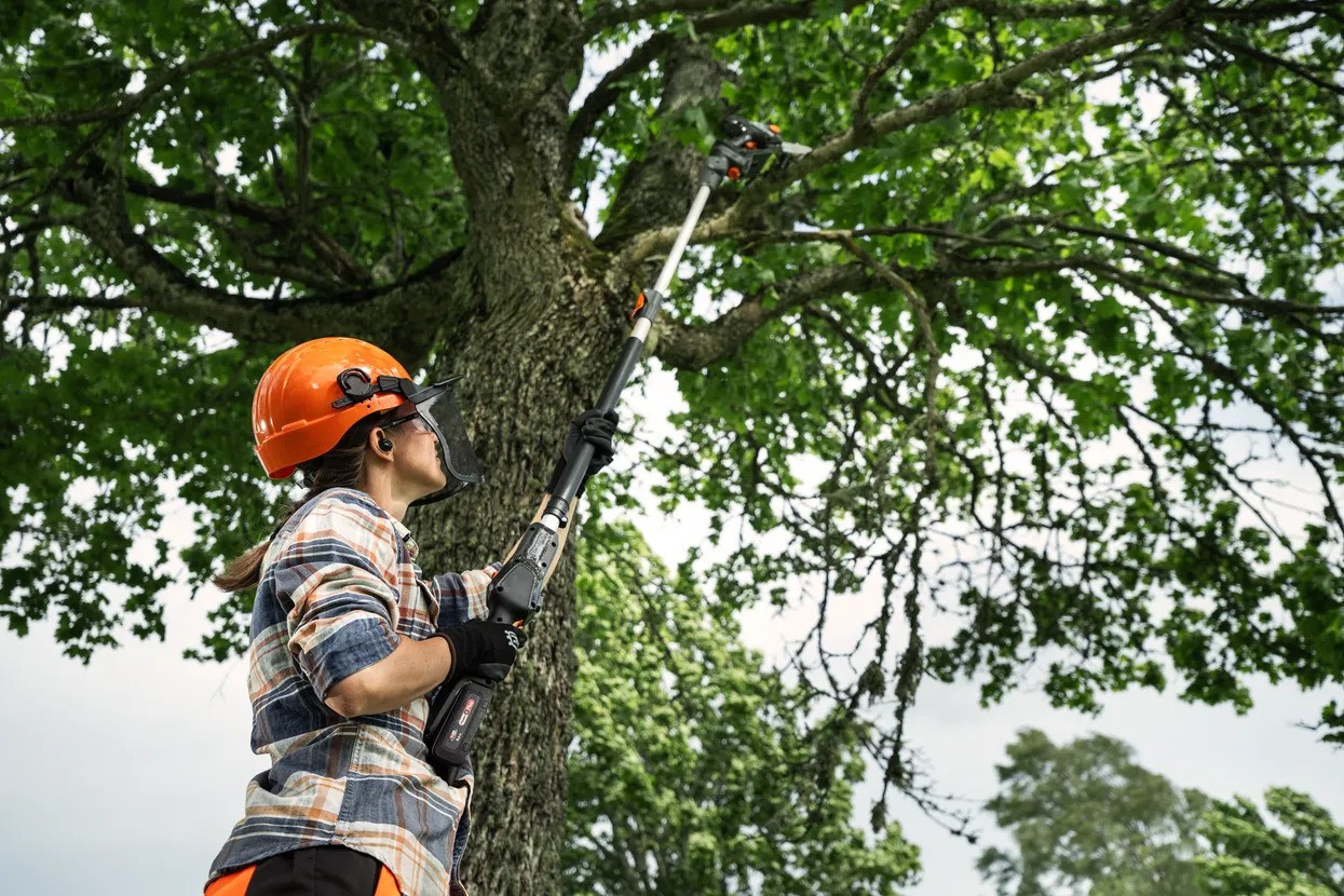 Husqvarna Aspire™ P8X-P4A + Aspire™-stang med batteri og oplader