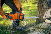Husqvarna 440i batteridrevet motorsav med batteri og oplader Husqvarna 440i batteridrevet motorsav med batteri og oplader