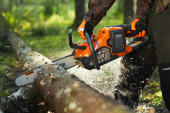 Husqvarna 440i batteridrevet motorsav med batteri og oplader Husqvarna 440i batteridrevet motorsav med batteri og oplader